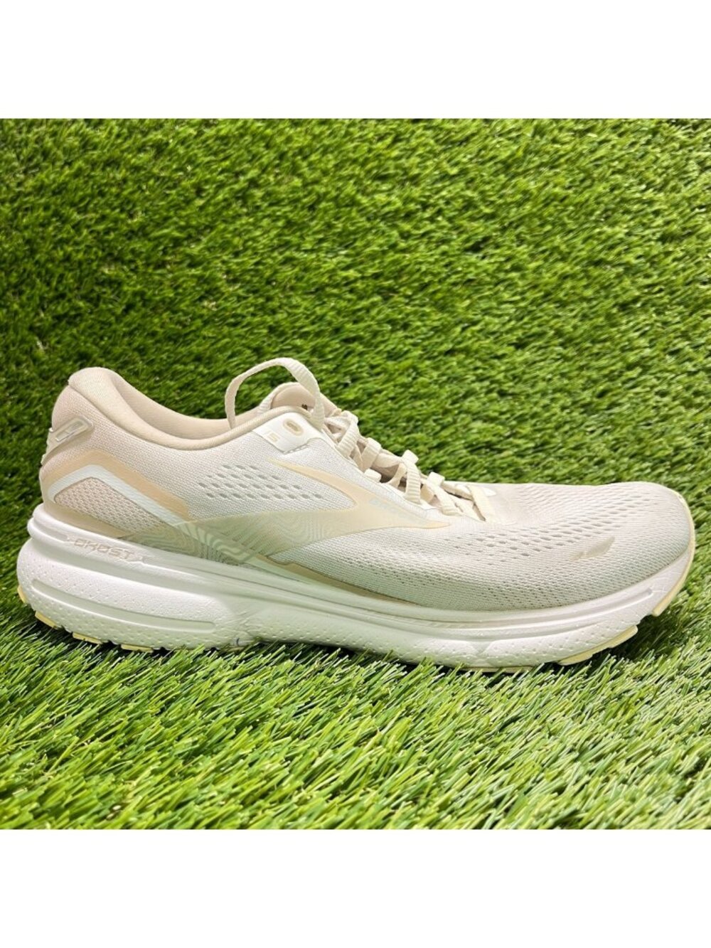 Brooks Ghost 15 Womens Size 9 White Beige Gray Athletic Running Shoes Sneakers